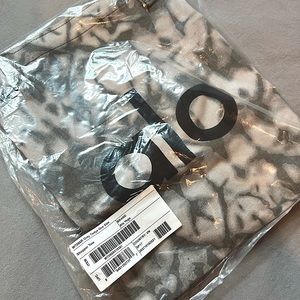 COPY - NWT Alo Yoga Shopper Tote (Gray Tiedye)